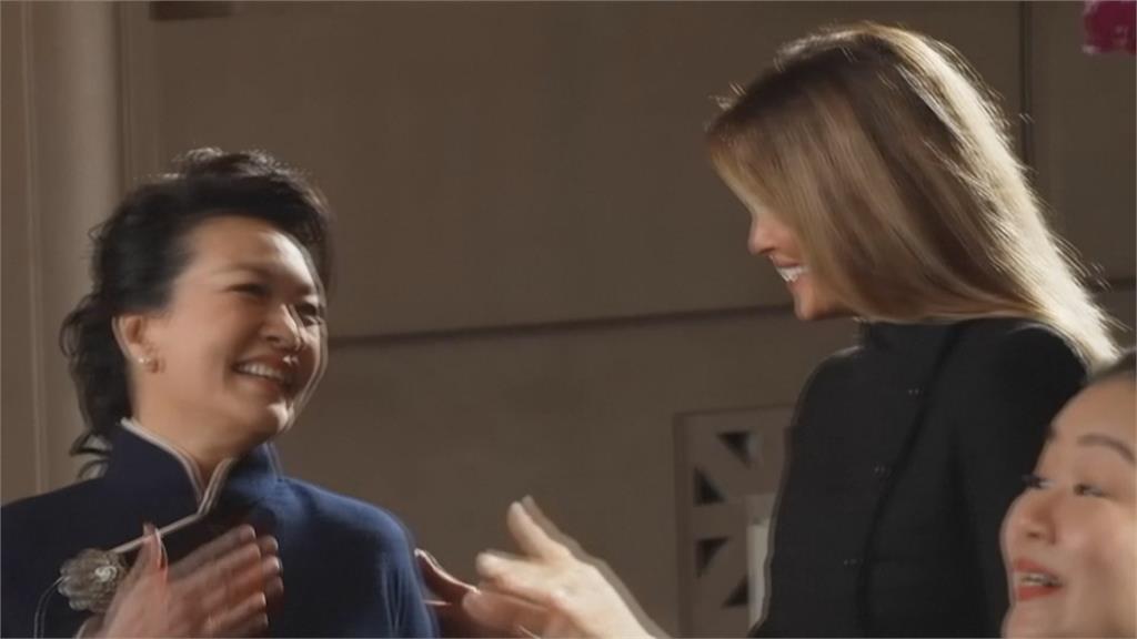 第一夫人國宴「比戰袍」 梅拉妮亞黑白配﹑彭麗媛大紅禮服亮眼