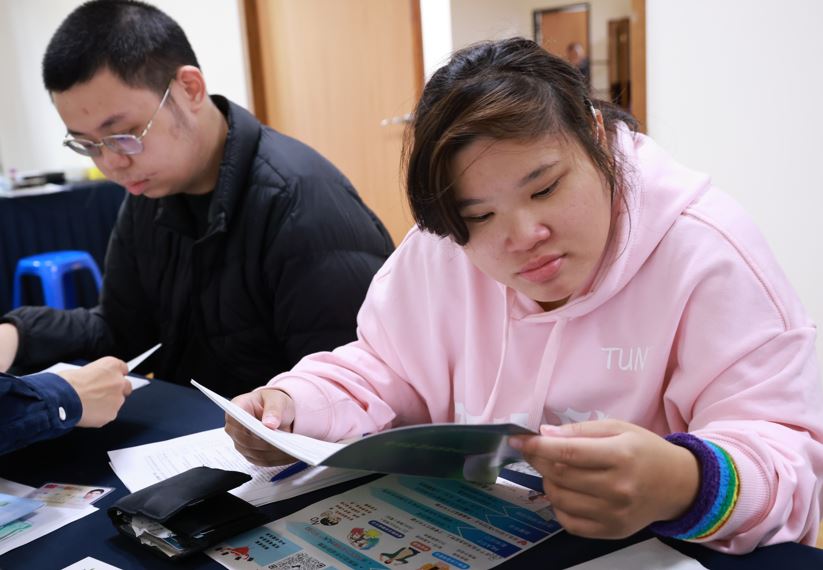 愛髓時都在關渡心相繫  挽袖驗血建檔