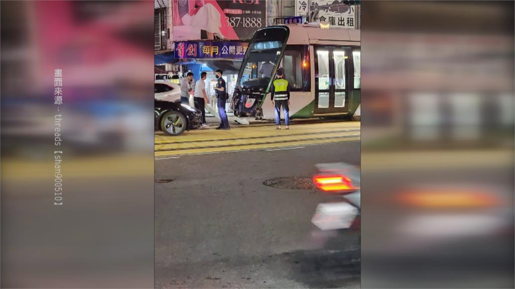 高雄輕軌遭撞擊車頭碎裂　肇事車主一度卡在車內