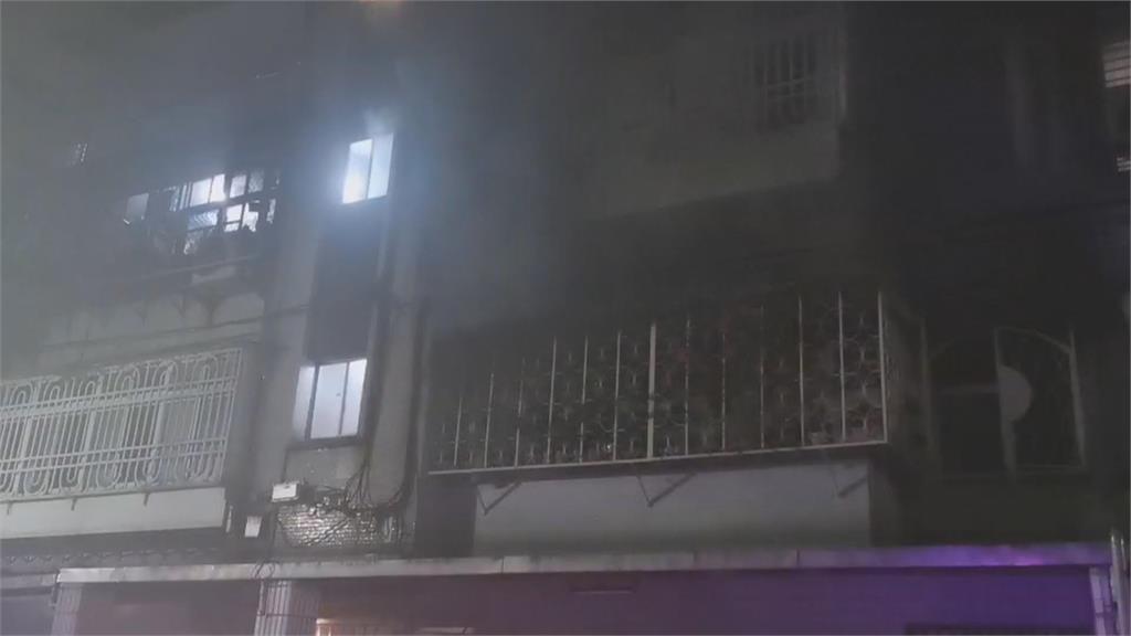 快逃!北市內湖民宅凌晨火警 兒驚醒急拉爸媽逃命