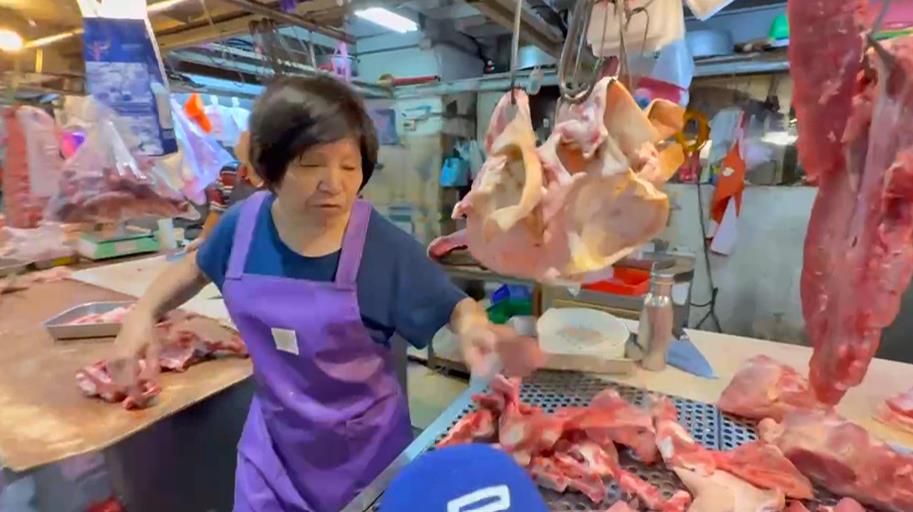 盧秀燕赴建國市場關心豬肉供應　攤商：別辦活動　快補助「卡實在」