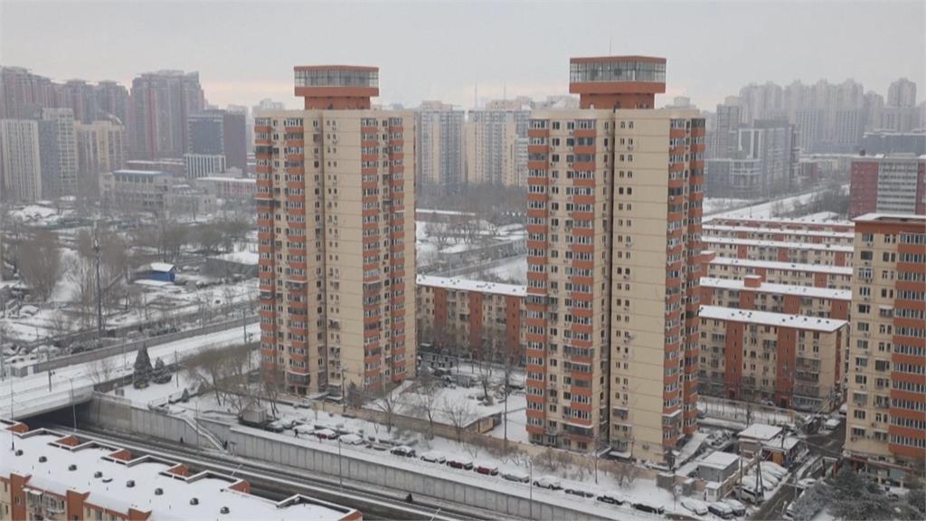 中國北京降下入冬第一場雪　久違大雪！民眾興奮出門賞雪