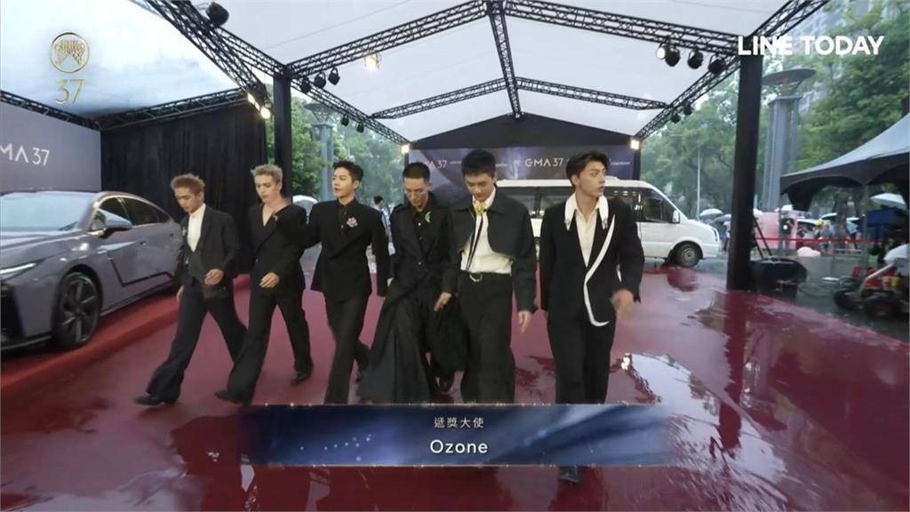 金曲獎37／紅毯驚見「大積水」！女藝人「長裙全泡水」網湧直播怒批：太扯了