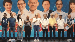 侯友宜挺洪孟楷反罷「遭搶麥」!前鄉長突嗆「你不認同嗎」尷尬畫面全被拍