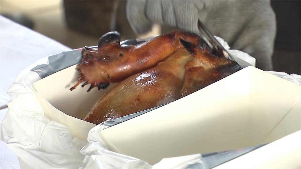 烤雞超人也來了！ //「1500隻桶仔雞」災區現烤供應