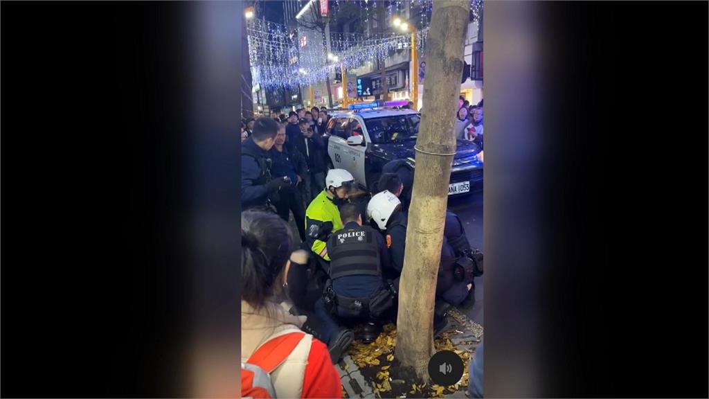 有影/殺價遭拒大鬧服飾店 女子辱警還動手推遭壓制上銬