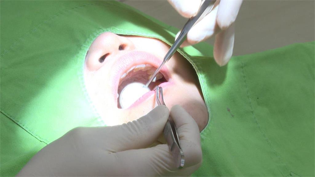 宜蘭「黑心齒模員」做假牙3年海撈215萬！竟「沒醫師資格」400病患全嚇壞