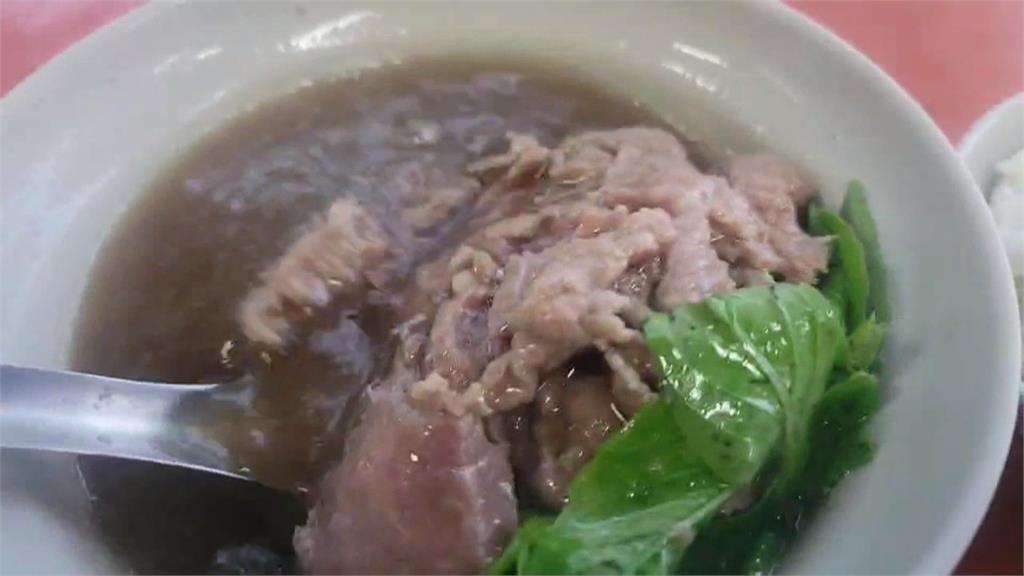 台南低溫11度冷颼颼　民眾吃虱目魚肚鹹粥暖胃