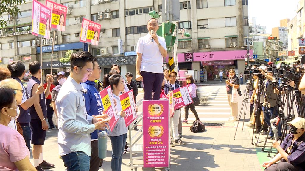 昔槓朱立倫「群龍無首」今同框 徐巧芯讚朱勇敢