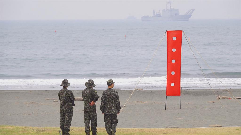 國軍將針對全台10多處「紅色沙灘」實施試登驗證 軍事迷前往西子灣海灘 捕捉精采畫面