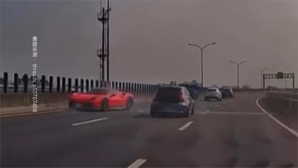 頭搖又尾擺！台74線超跑狂飆失控　自撞護欄甩尾180度