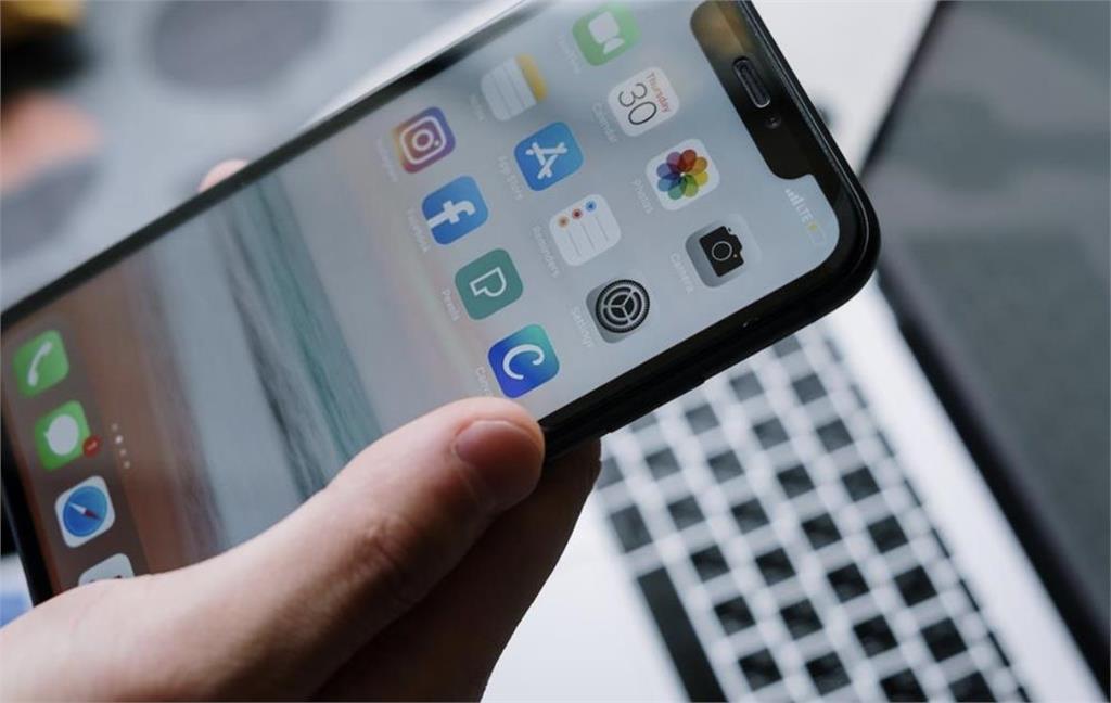 iPhone「充100%」恐傷荷包?前員工曝「6秘訣」電池活更久!