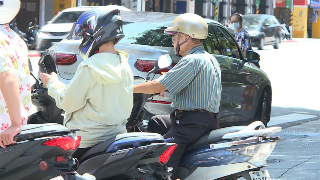 三峽車禍釀3死!醫曝高齡者有「車禍雙重危險因子」:鼓勵老人繳回駕照