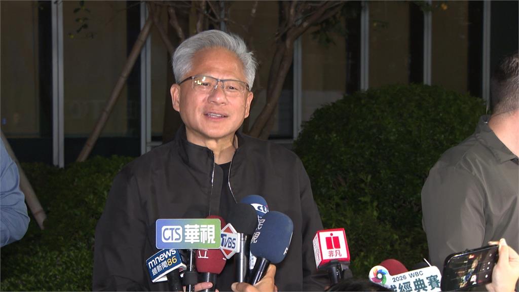 張忠謀坐輪椅現身！　黃仁勳掛保證張忠謀狀況佳