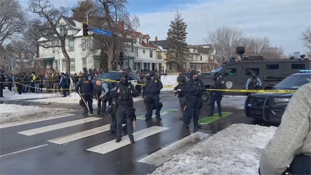 自衛或執法過當？　美國ICE探員當街槍殺女子