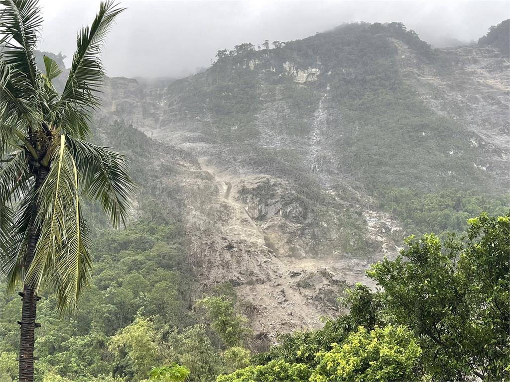 台鐵和仁-崇德段又被土石淹沒 估下週末才能搶通