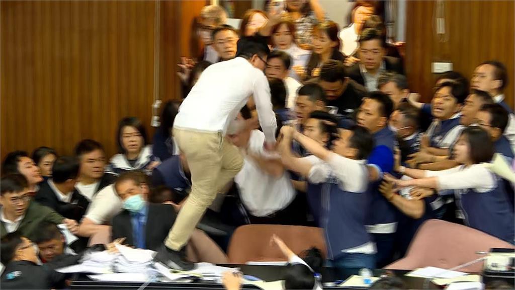 5綠委傷勢曝光!藍委暴力行為「韓國瑜袖手旁觀」 王義川怒轟:冷血