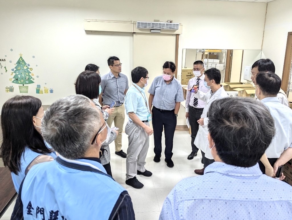 快新聞/關心外島醫療!醫福會率團視察金門醫院 王正旭、蔡其雍陪同