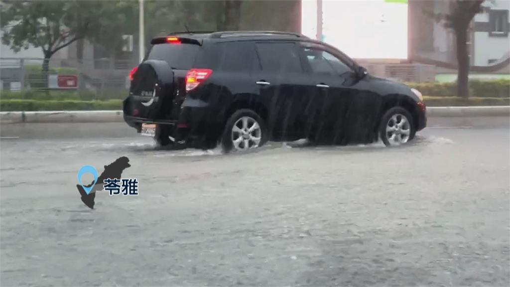 瞬間豪雨! 高雄多處積淹水 部分路段水深一度破20公分
