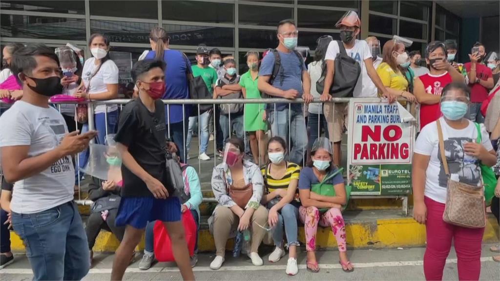 「沒打疫苗被警察抓」菲國民眾恐慌擠爆接種站