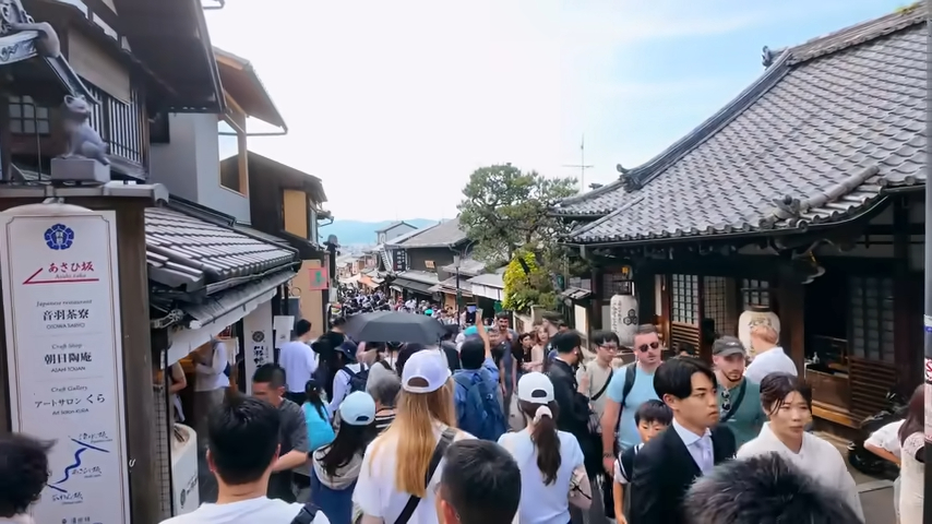 放眼望去都是人!他曝黃金周京都盛況 「遊客爆滿」網嘆:看了都不想去