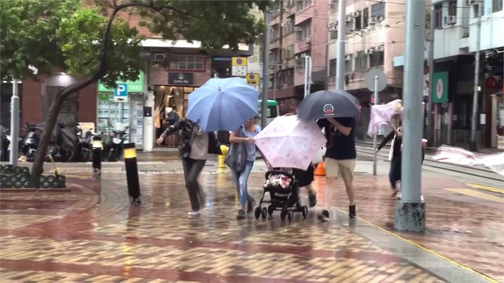 「小犬颱風」逼近香港　高掛9號風球威力驚人
