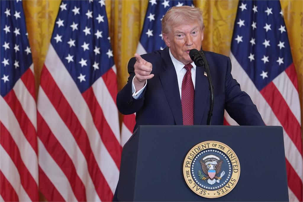 艾普斯坦檔案驚見「川普外遇醜聞」！首任期間與「女秘書有染」穿內衣留白宮