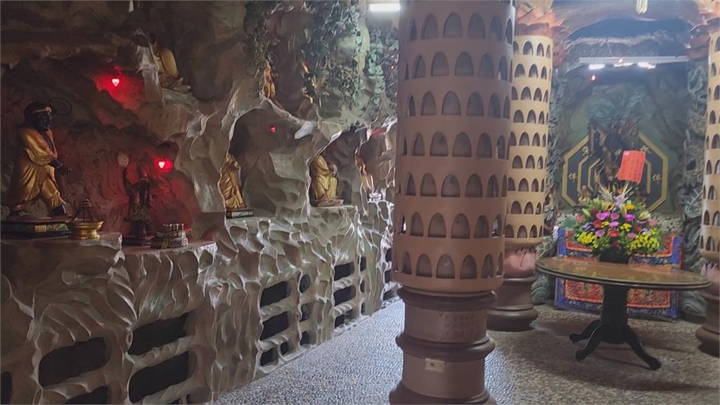 顛覆傳統！　廟宇入口宛如山洞　雲林千佛寺整座「純手工製作」