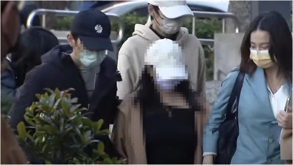 麥當勞狼主管逼死17歲工讀妹!母曬「熊抱照」曝愛女入夢喊:我好冤