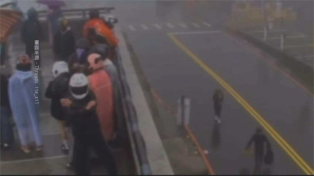 台版崔傘！武嶺鏡頭君捕捉「秀舞技」　騎士戴安全帽大跳「震胸舞」