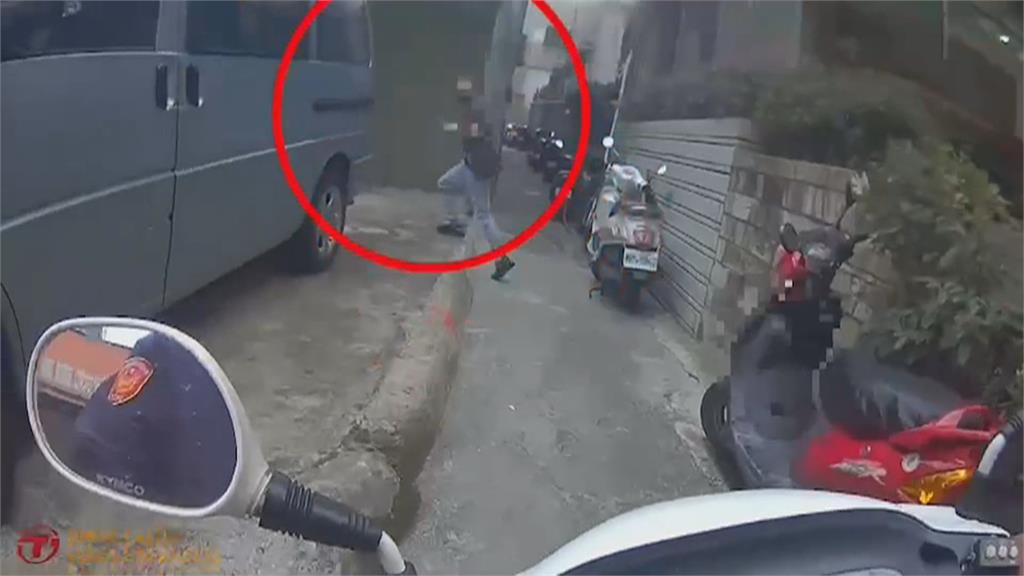 跑什麼！這人見警拔腿狂奔躲店家　警「甕中捉鱉」一查身分是通緝犯