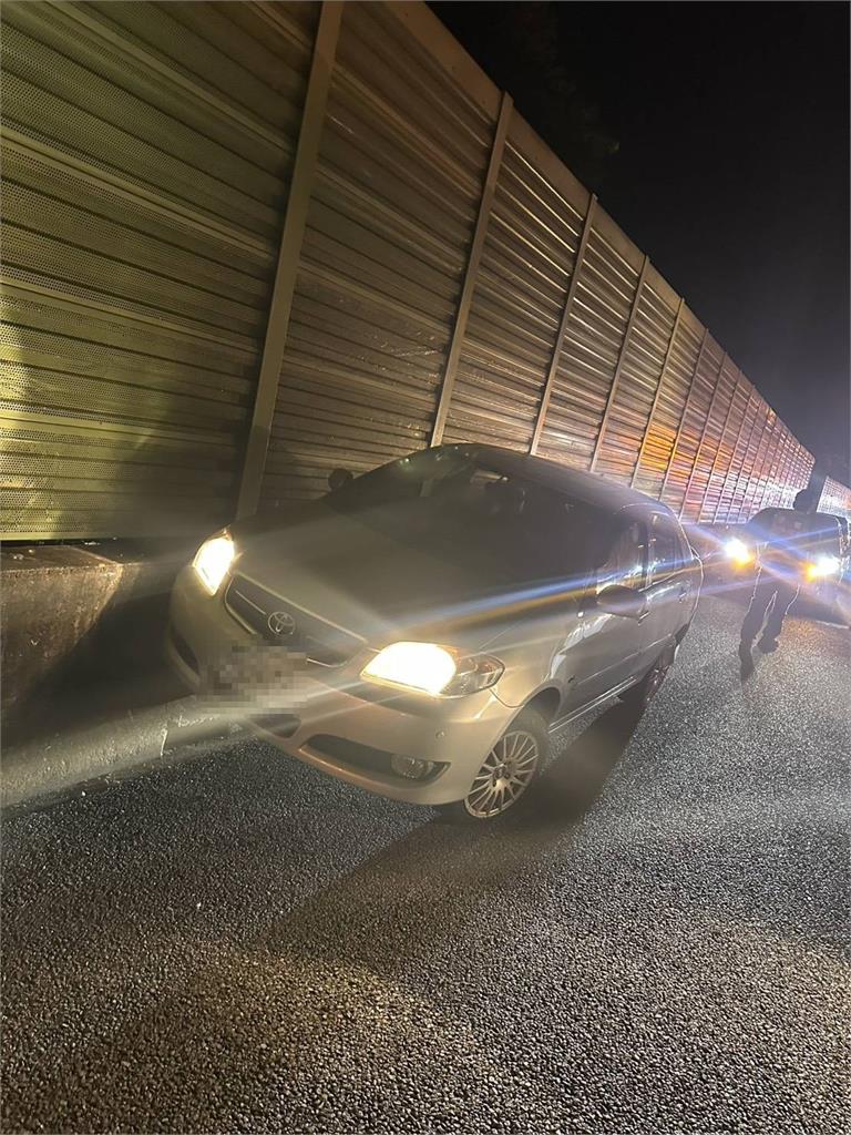 50歲男疑國道自撞下車「遭8車輾斃」!殯葬「收拾四分五裂」畫面曝光