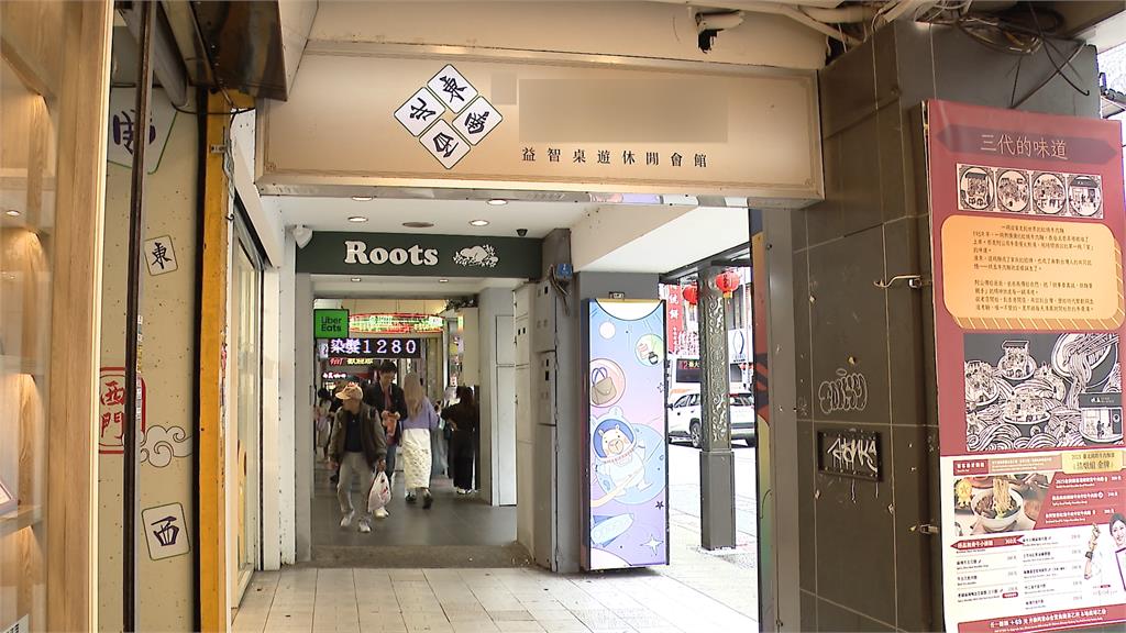 獨／王瞳好友麵店遭找碴？　闆娘控店門口螢幕遭強拆