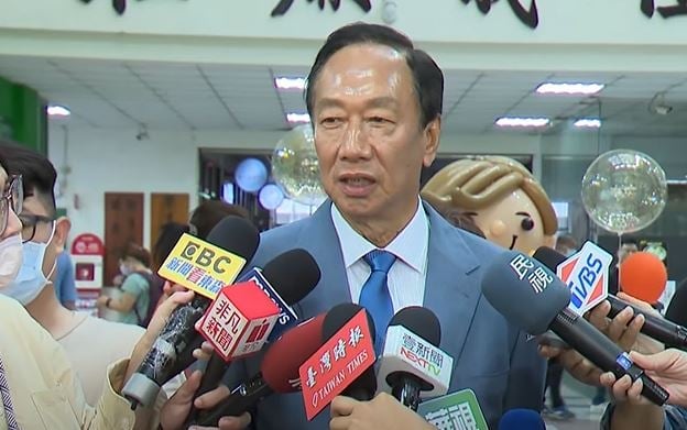 郭台銘拚獨立參選!?他分析侯友宜「內憂小雞跳船、外患郭獨立參選」