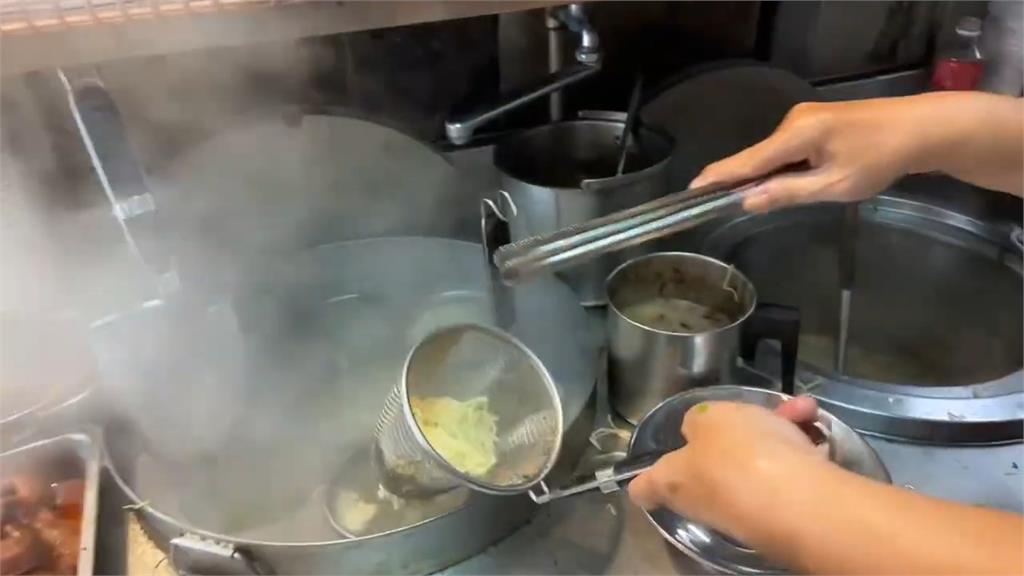 「姑嫂麵」變成「姑姑麵」 老饕為了「摵仔麵」320公里長征!吃了會「眉開眼笑」!