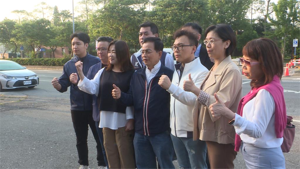 藍白委太平島考察團登島 「半天快閃」被疑動機不單純