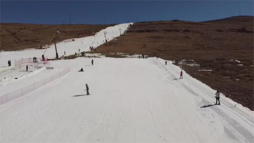 南非龍山山脈積雪　每年吸引3萬滑雪愛好者