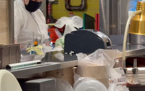 新竹餐廳義大利麵驚見"螺絲" 網友吐槽:可能是螺絲粉