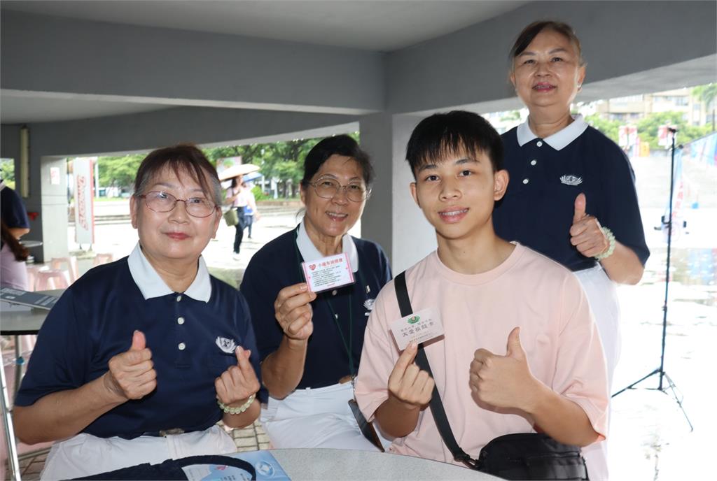 味全龍帶動青年熱血響應 慈濟造血幹細胞驗血建檔