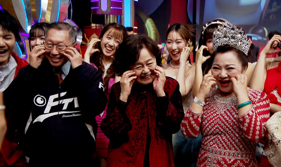 民視大家長一起放送愛心　挑戰撒嬌舞！　　白冰冰：70歲也能跳