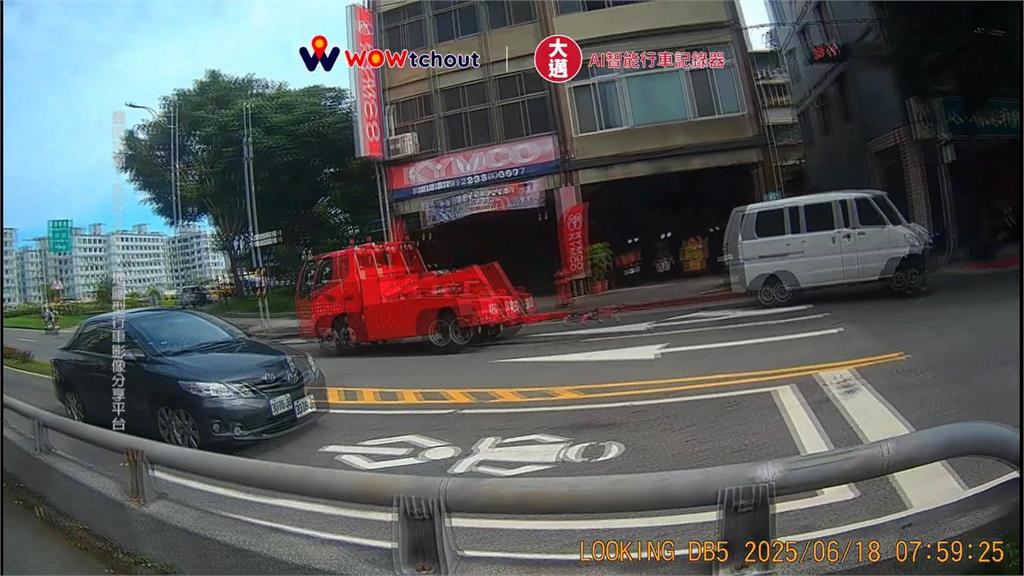 新北「最速拖吊」掉漆! 遭拖吊車脫鉤落地撞人行道