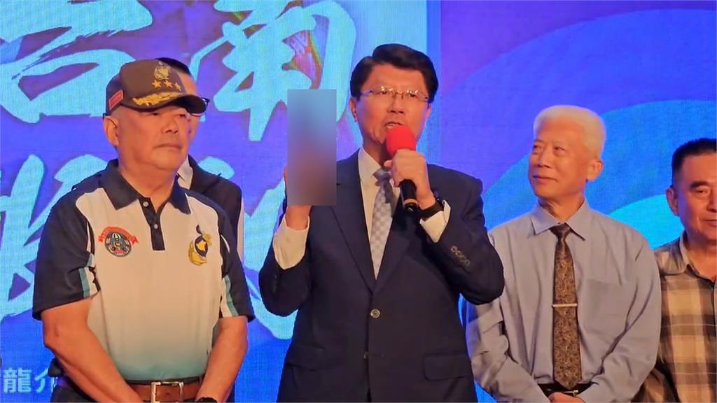 季麟連公然「贈槍」挨轟　謝龍介：象徵鳴槍起跑