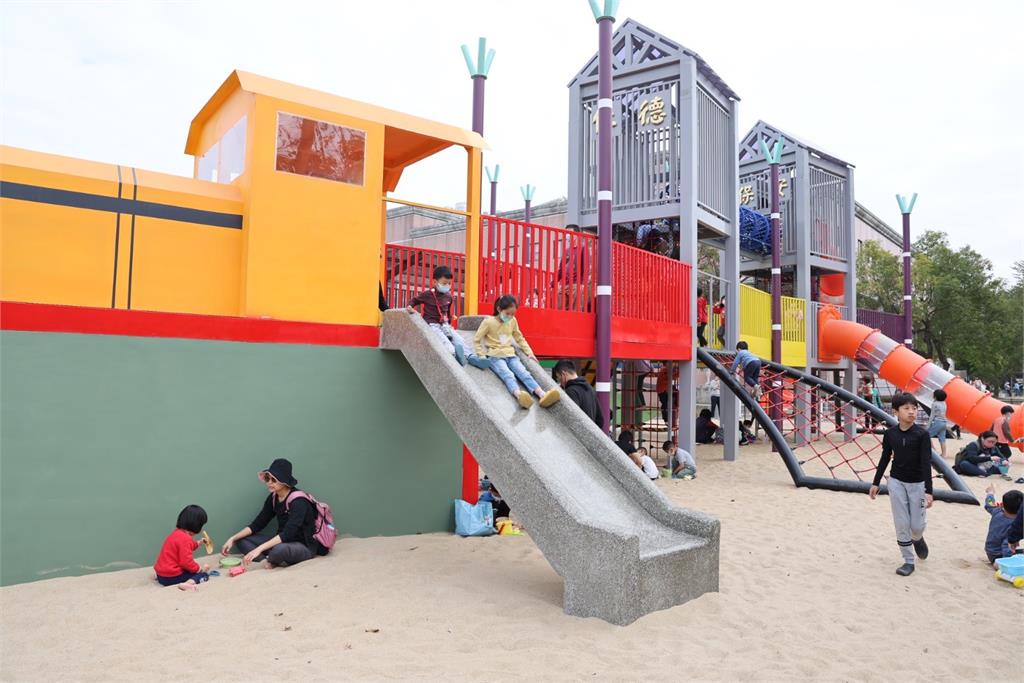 仁德運動公園特色遊具場啟用 黃偉哲：努力讓孩子玩得開心