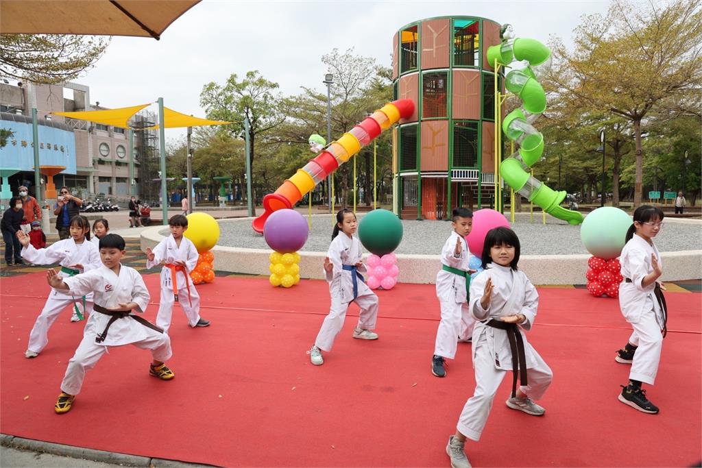 歸仁體育公園特色遊具場啟用 黃偉哲：結合釋迦主題超好玩