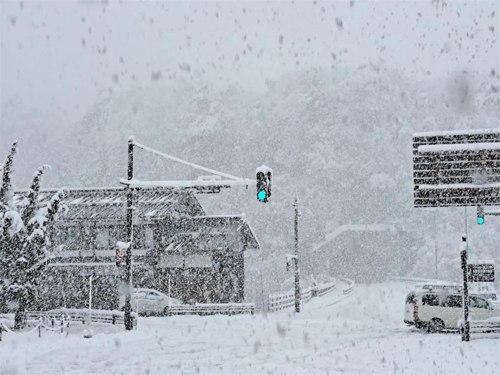 最強寒流襲日本！各地成銀白世界　合掌村「換衣」如置身童話仙境