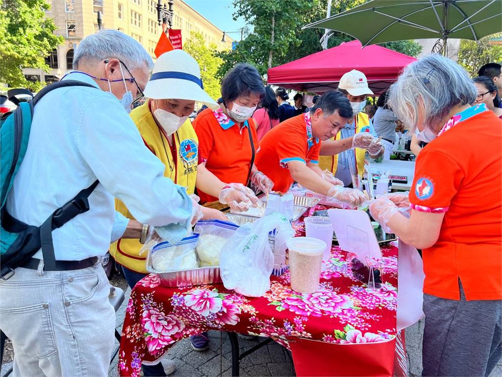 快新聞／美國波士頓首次出現台灣夜市！ 傳統小吃、遊戲吸引千人參與
