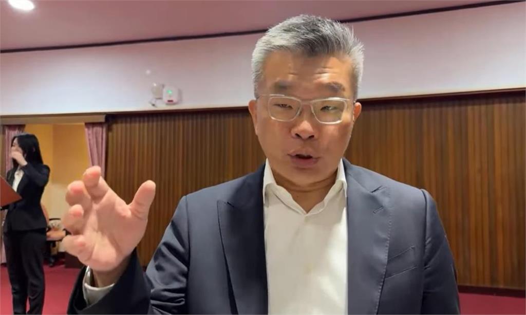 快新聞/朝野爆肢體衝突!國民黨突襲審選罷法、反對運動部成立 蔡其昌嘆:應盡速通過