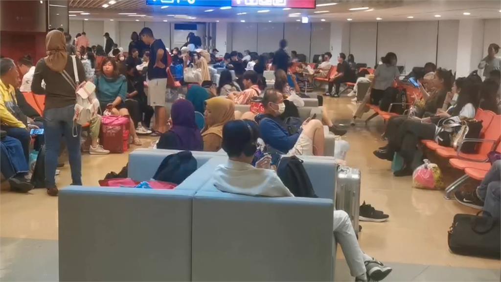 亞航桃園飛吉隆坡航班故障　旅客被請下機、補償餐券及抵用券