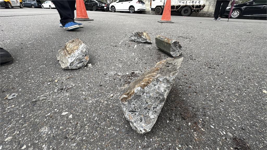 禍從天降!國道橋體水泥石崩落 目睹駕駛:從未遇過