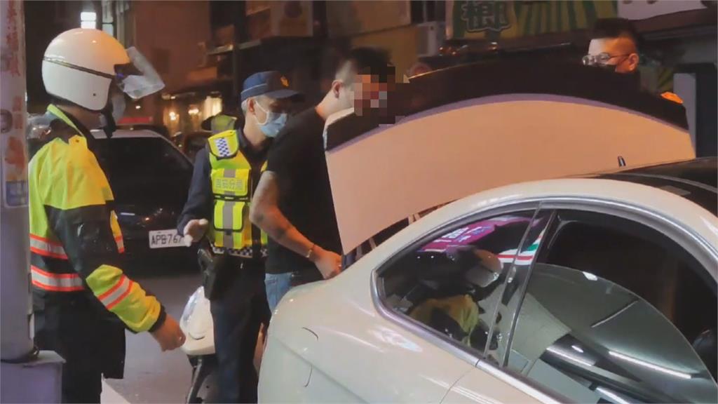 K味露餡！　警勸導違停揪毒販車內藏百包毒